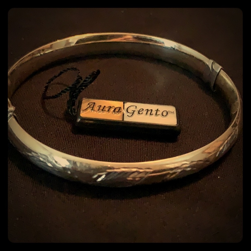 AuraGento Bangle Bracket (New)